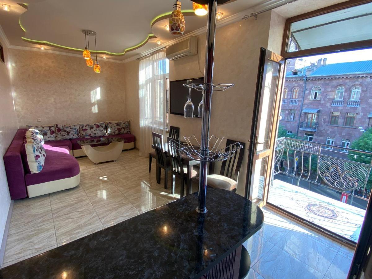Amiryan Street 1 Bedroom Deluxe Apartment With Balcony Am104 Γιερεβάν Εξωτερικό φωτογραφία