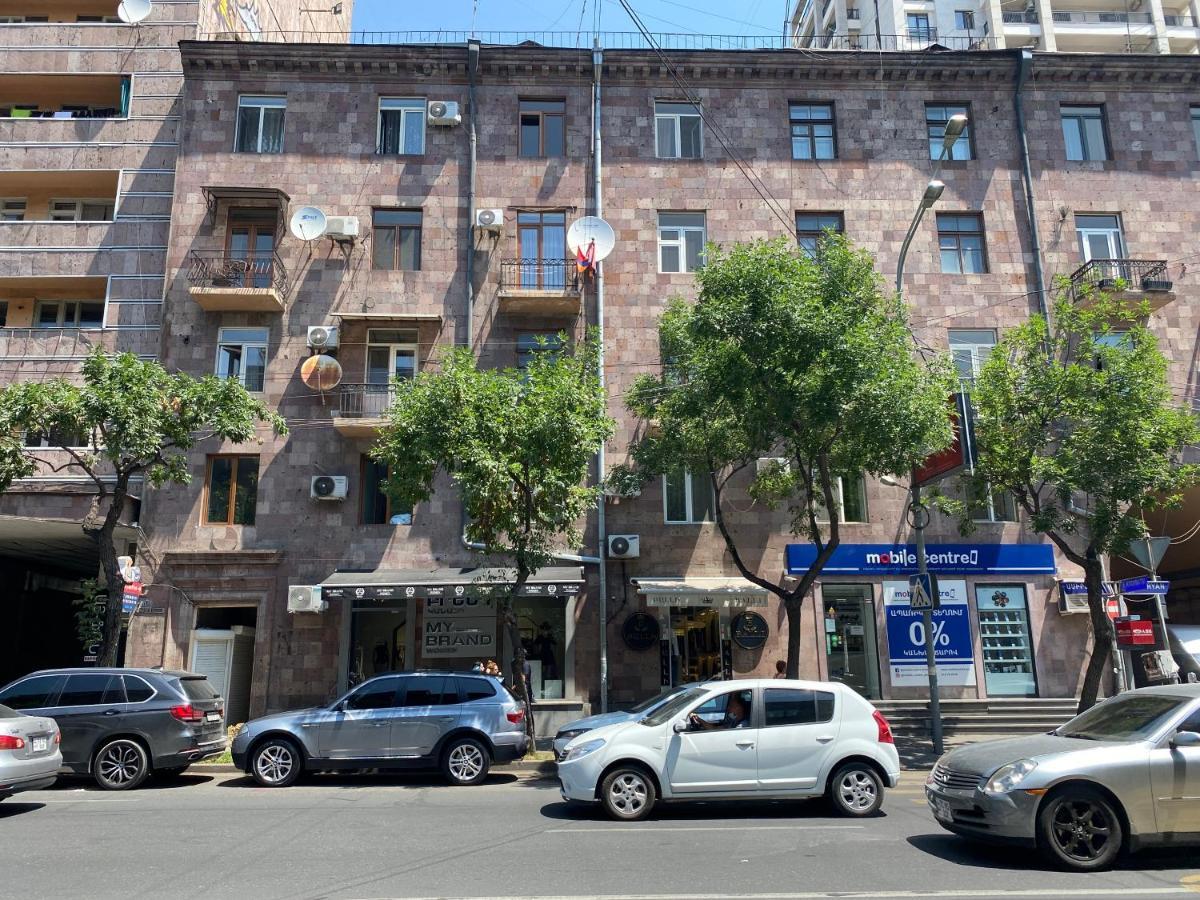 Amiryan Street 1 Bedroom Deluxe Apartment With Balcony Am104 Γιερεβάν Εξωτερικό φωτογραφία