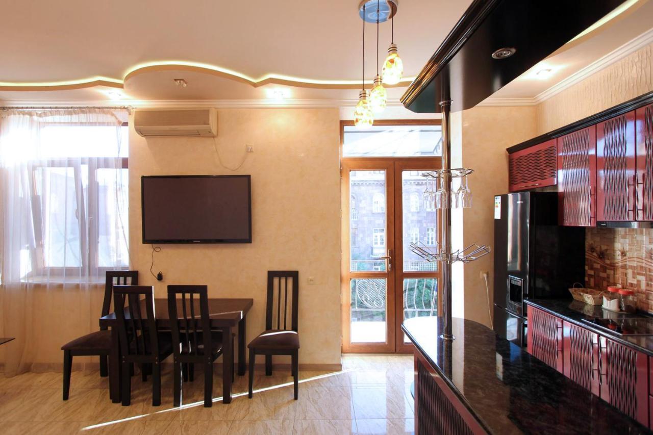 Amiryan Street 1 Bedroom Deluxe Apartment With Balcony Am104 Γιερεβάν Εξωτερικό φωτογραφία
